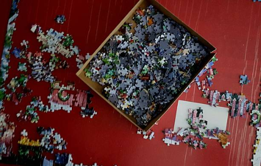 Jigsaw puzzle with pieces in and around the box