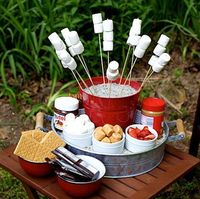 Ingredients to make s'mores